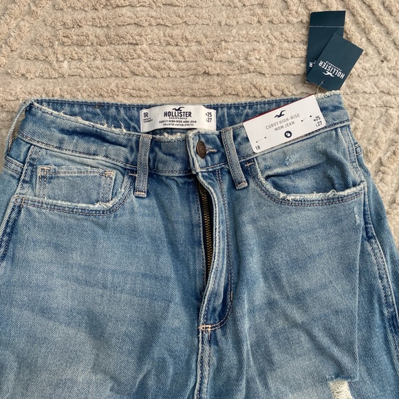 NWT HOLLISTER Curvy High-Rise Mom Jean Distressed Medium to Light Wash - Picture 11 of 14